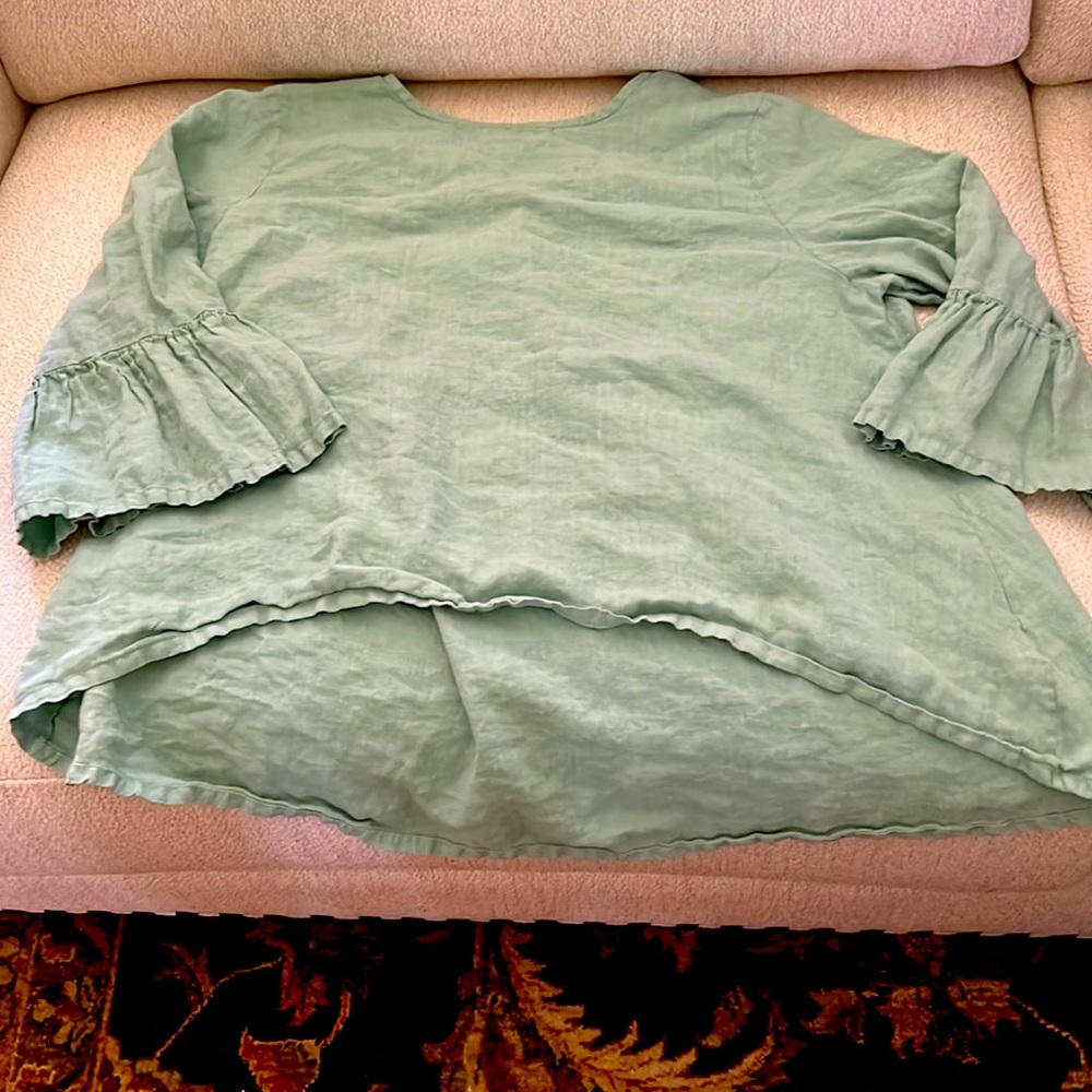 Bryn Walker hi-lo linen top mint green; round neck; worn once; excellent cond